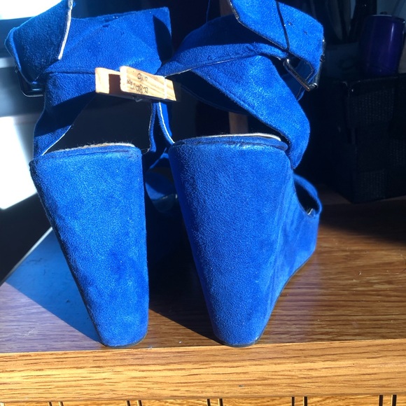 ARDENE | Free w/purchase | Blue Suede Heels Sandals Never Worn Size 6/36 - Picture 3 of 7